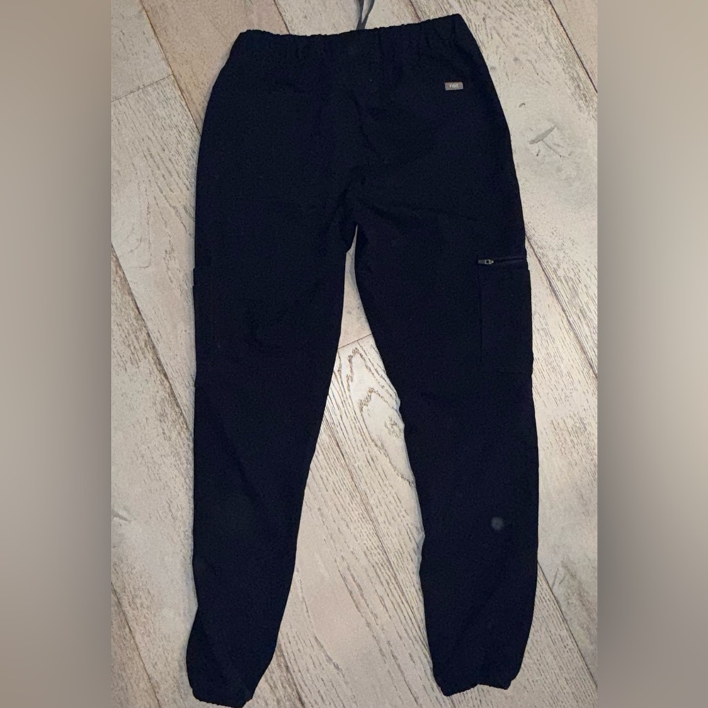 Excellent Figs Limited edition Navy Blue 20 pocket Scrub Joggers Small - Picture 10 of 15